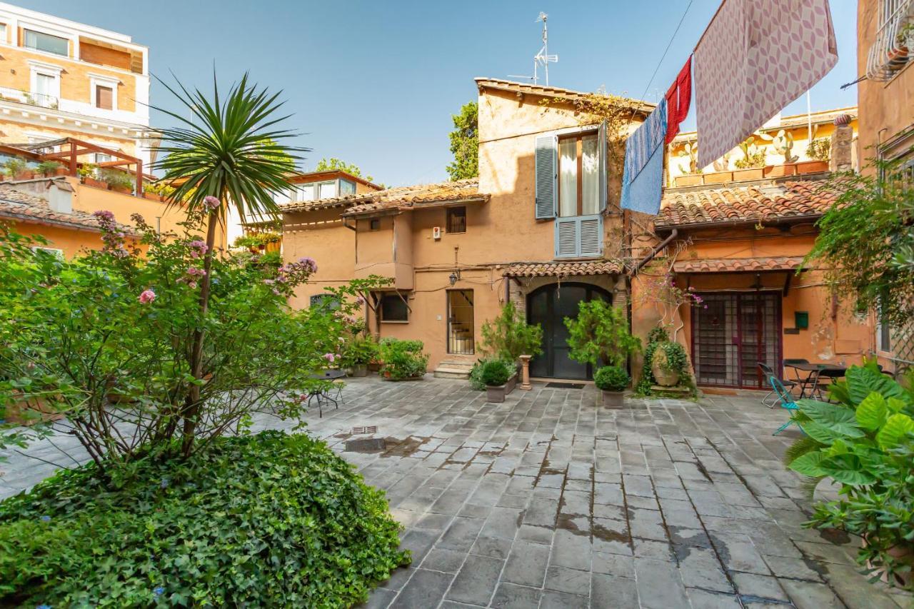Al Cortile Del Moro Lägenhet Rom Exteriör bild