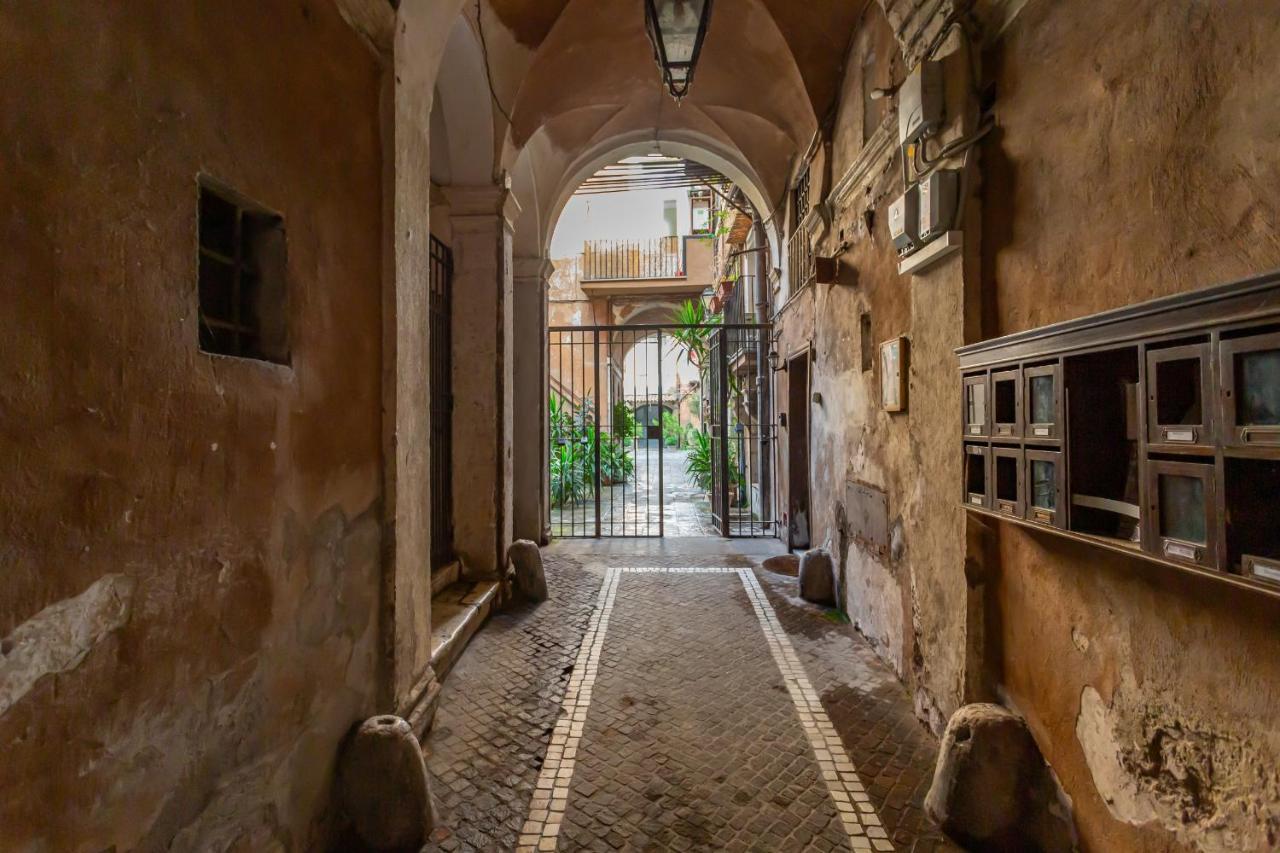 Al Cortile Del Moro Lägenhet Rom Exteriör bild