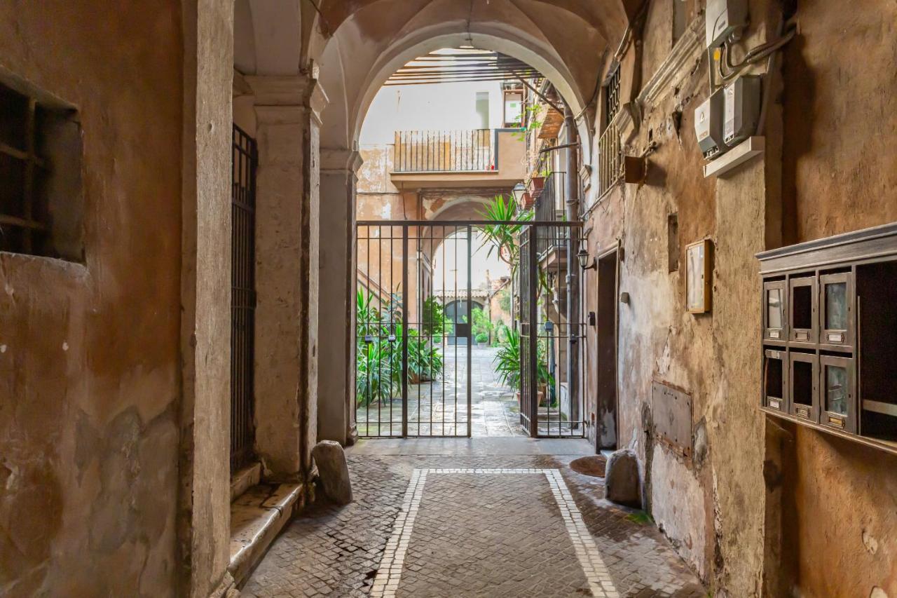 Al Cortile Del Moro Lägenhet Rom Exteriör bild